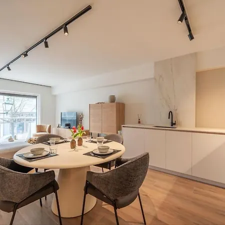 Апартаменты Gezellig En Trendy *